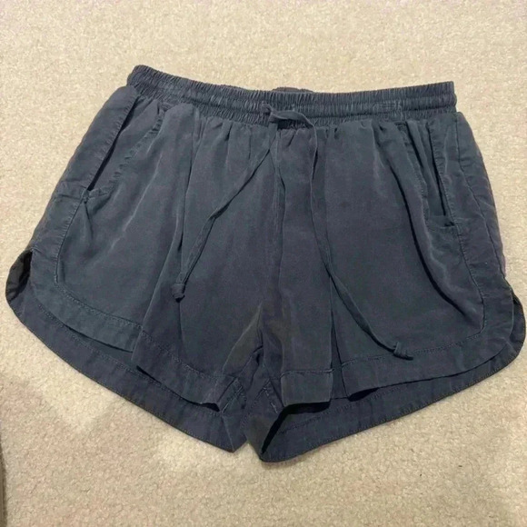 Black shorts - Picture 1 of 4